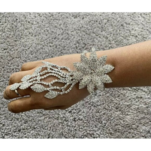 Rhinestone clear hand chain silver bracelet $ ring set bridal bracelet with ring - Picture 4 of 6